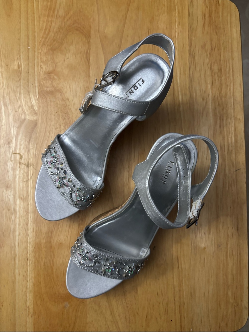 FIONI Clothing Silver Crystal-Embellished Open-Toe Slingback Sandals